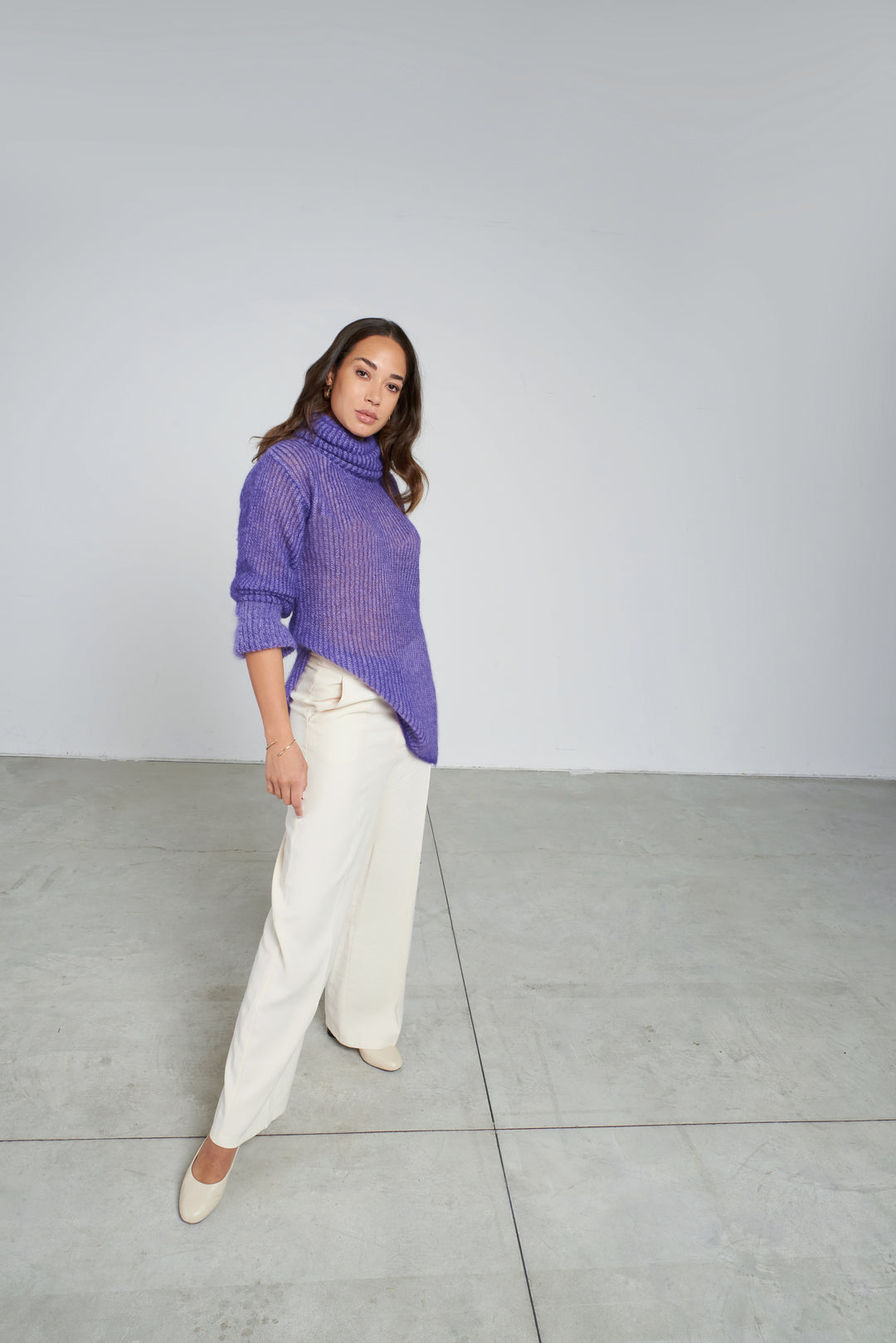 Maglione Airy con Collo Extra Alto - Viola
