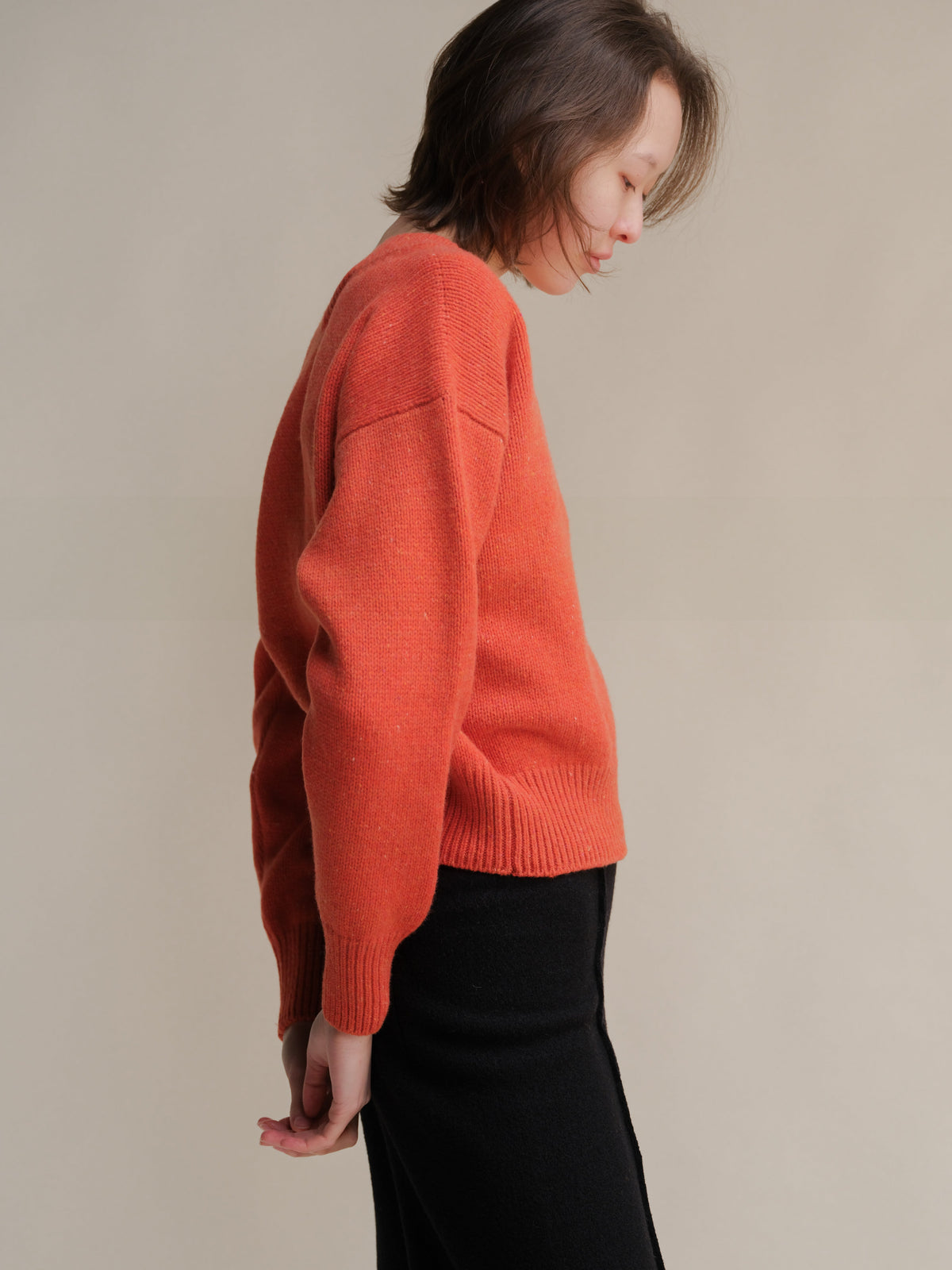 Maglia Cropped in Lana con Doppio Scollo a V e Texture Tweed