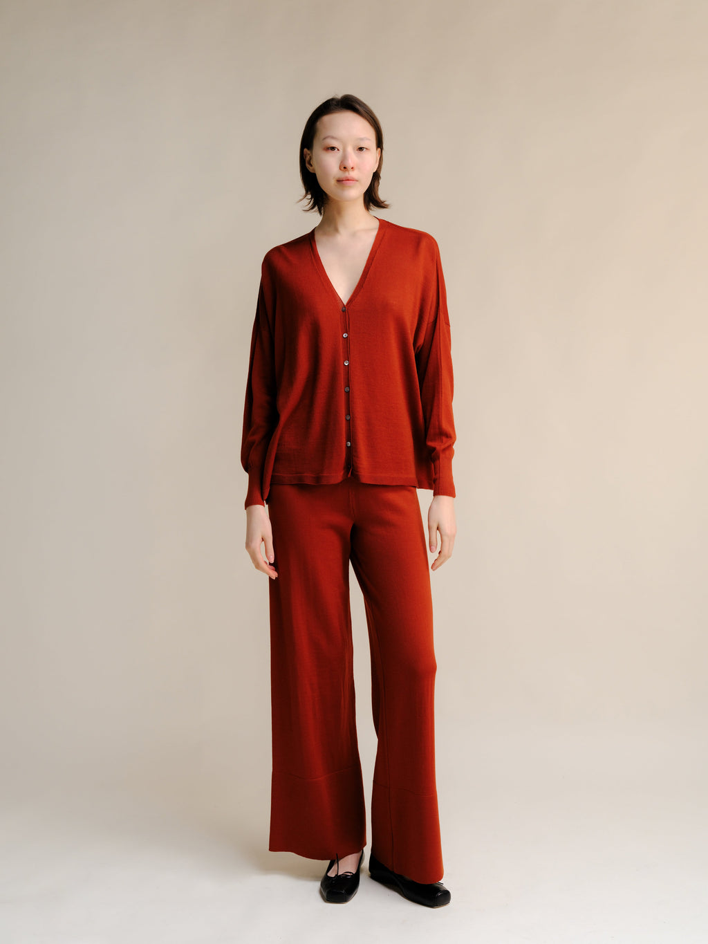 Cardigan Scollo a V in Pura Lana Merino Extrafine - MaisonRivelle