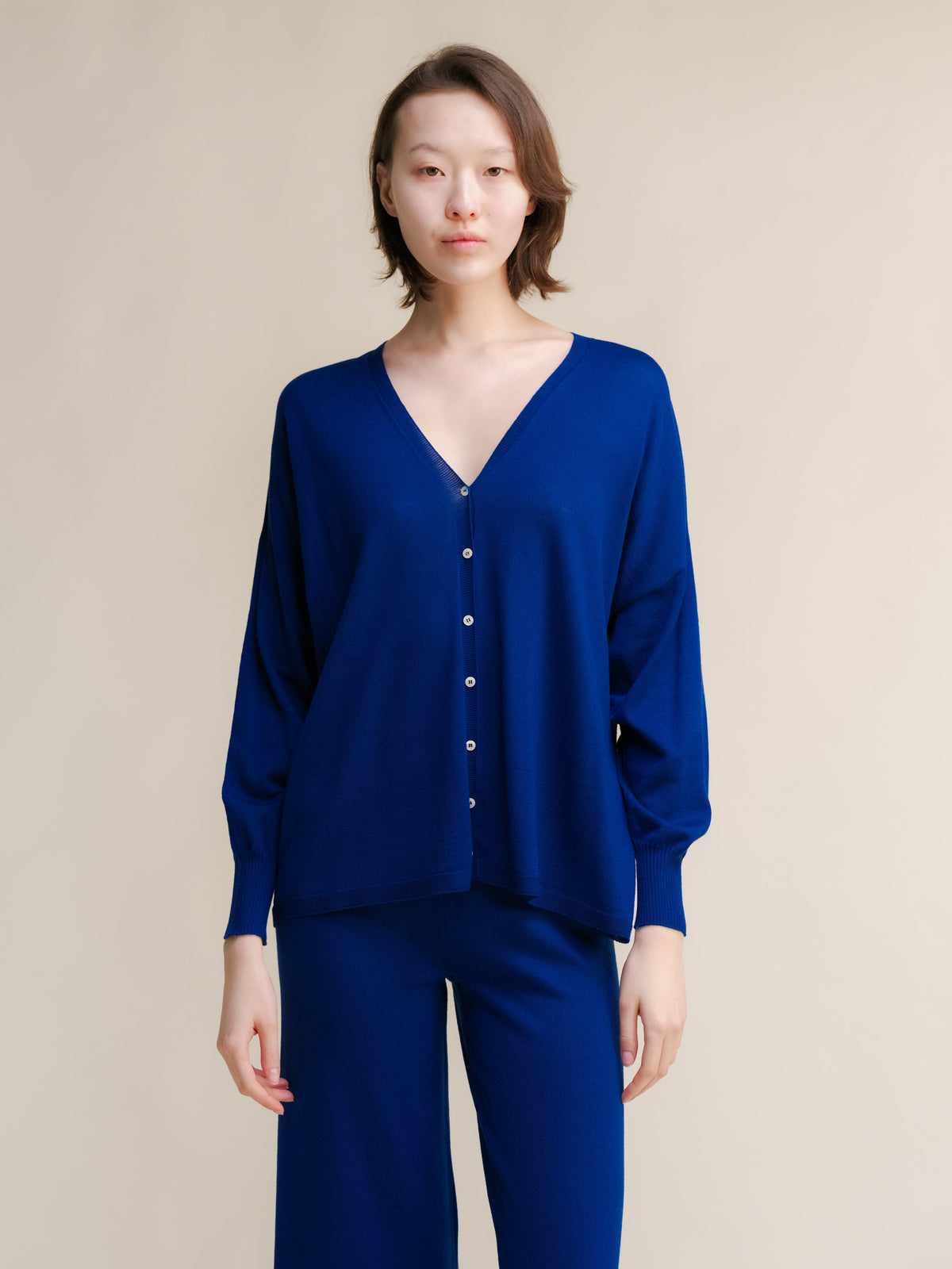 Cardigan V in Merino Extra Fine