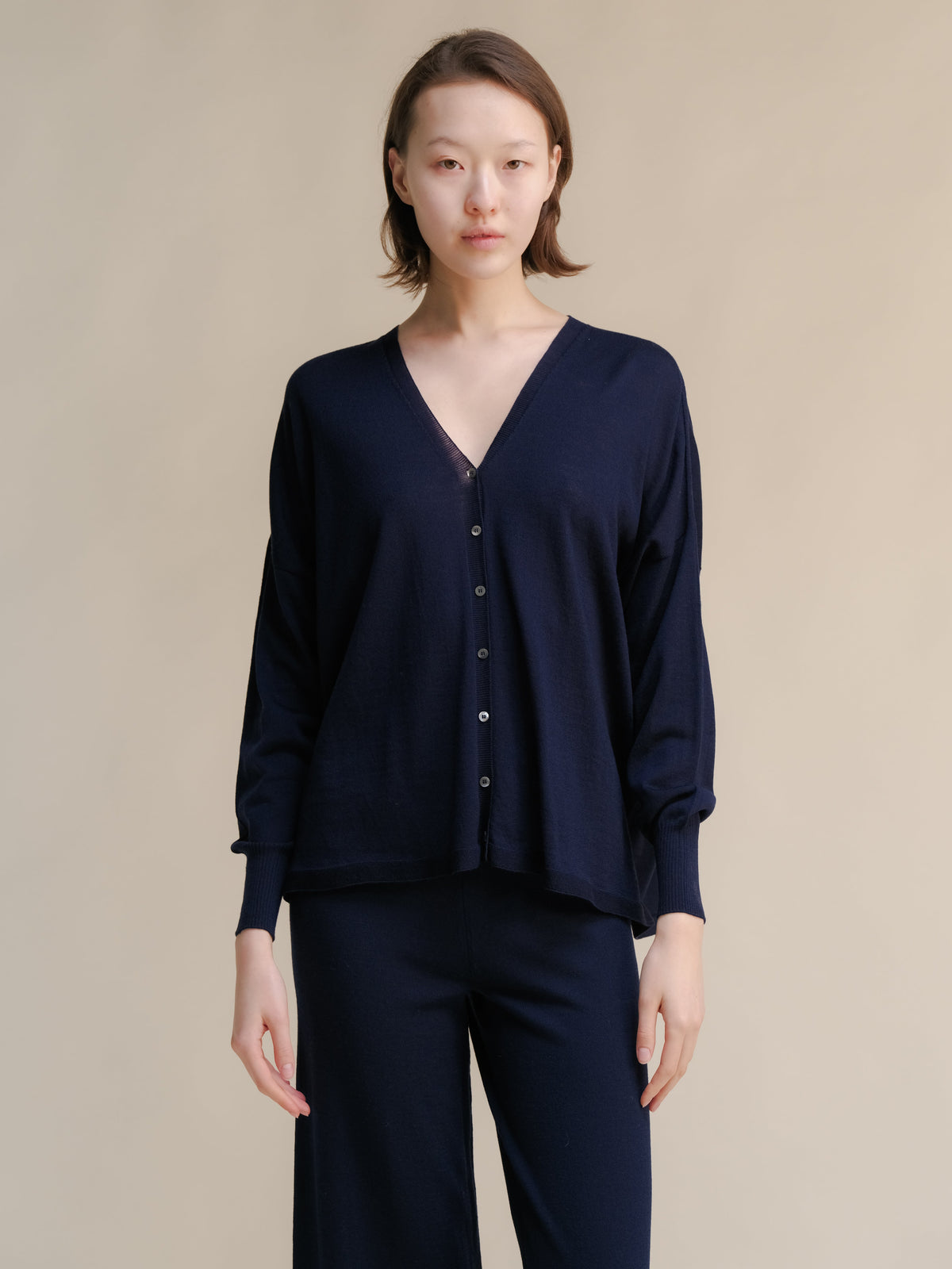 Cardigan V in Merino Extra Fine