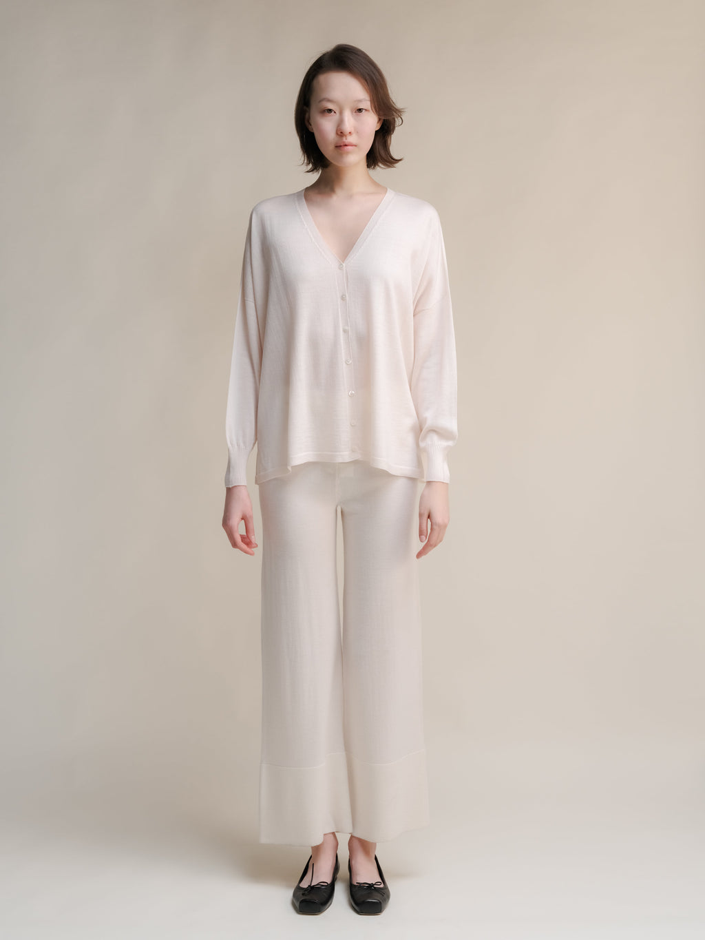 Cardigan Scollo a V in Pura Lana Merino Extrafine - MaisonRivelle