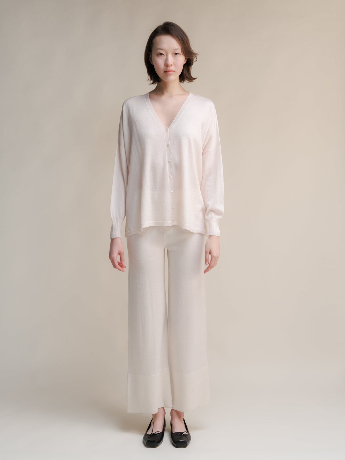Cardigan Scollo a V in Pura Lana Merino Extrafine - MaisonRivelle
