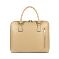 RB1019AQ | Valigetta Business Unisex in Vera Pelle Made in Italy, con tracolla removibile. Attacchi con moschettoni in metallo con finitura nichel lucido.  Colore: Taupe Dimensioni: 37 × 29 × 6,5 cm