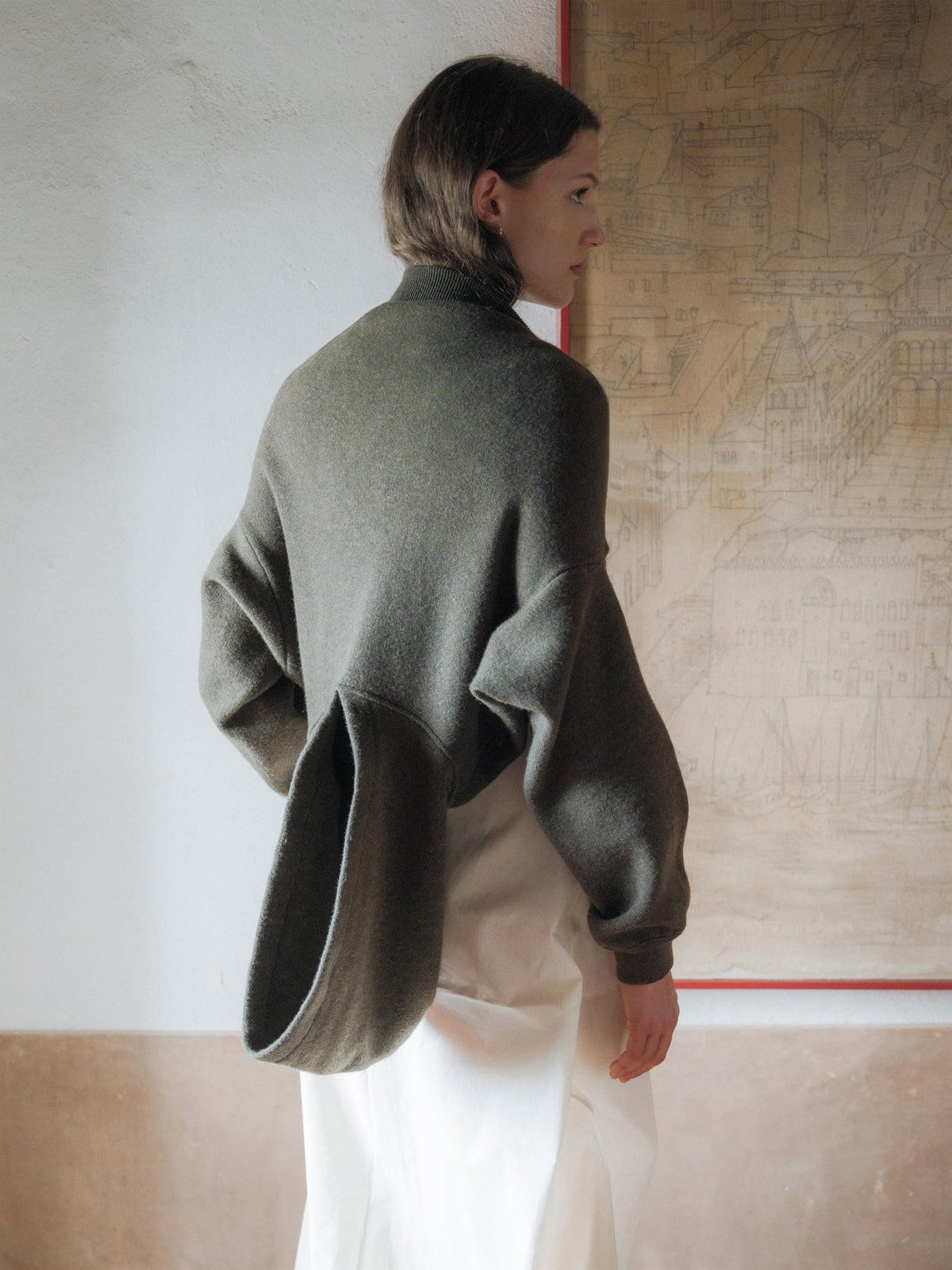 Maglia Cropped con Cappuccio in Lana Merino Superfine
